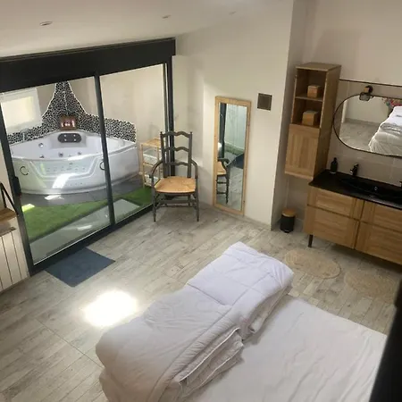 Maison De Village Avec Jacuzzi Estoublon