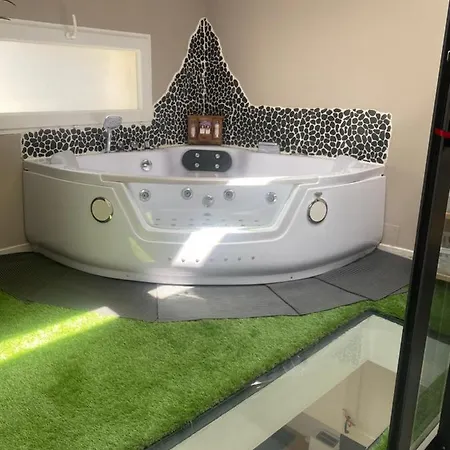 Maison De Village Avec Jacuzzi Estoublon