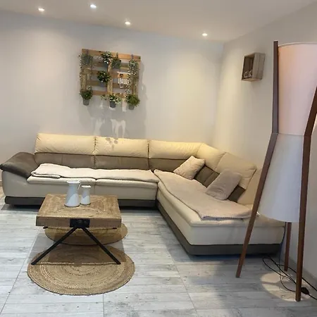 Maison De Village Avec Jacuzzi דירה