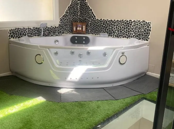 Maison De Village Avec Jacuzzi Estoublon